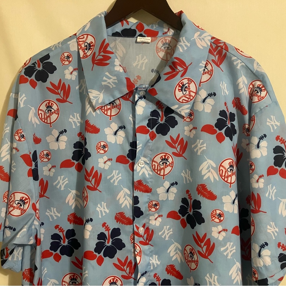 New York Yankees Men's Stadium Giveaway Hawaiian Shirt Size XL